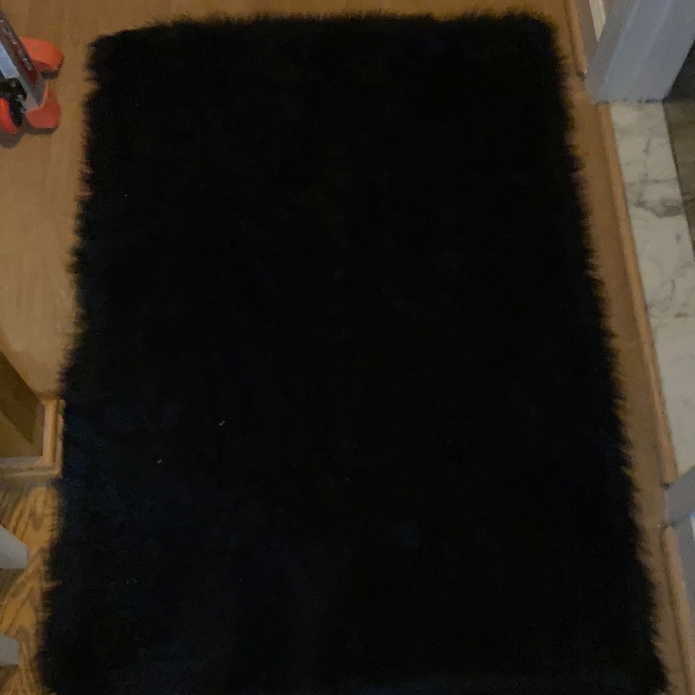 A black rug.